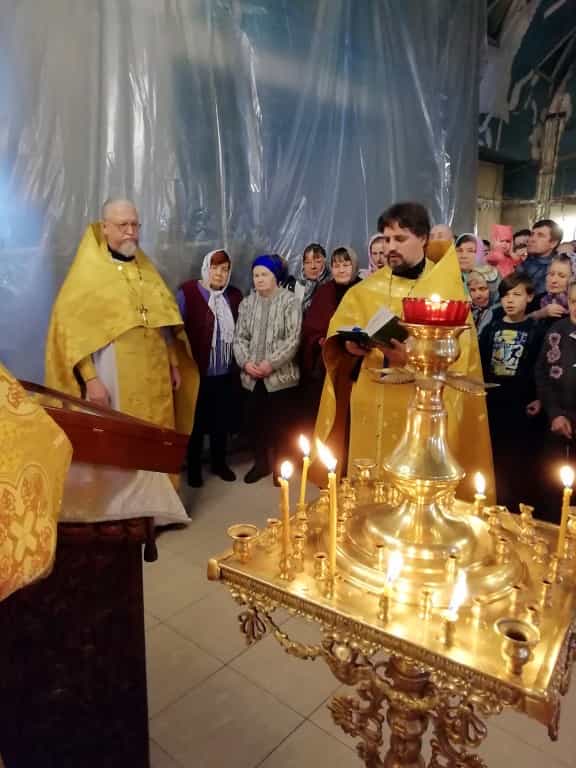 Мастера из Подмосковья изготовили икону на Горнее место в храм Архангела Михаила города Кирова