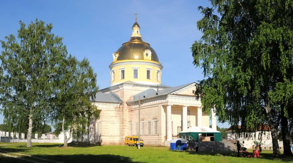 Расписание богослужений в Великорецком подворье Трифонова монастыря (май 2022 года)