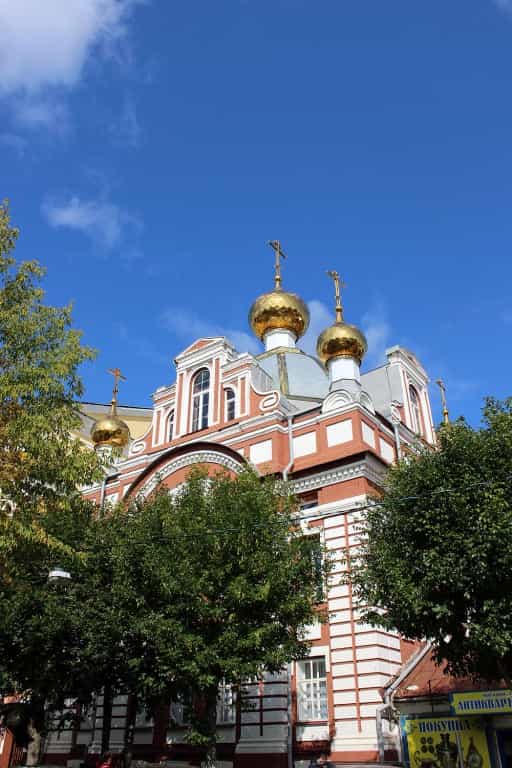 В День Знаний в храме в честь святой великомученицы Екатерины города Кирова совершилась Божественная литургия Архиерейским чином