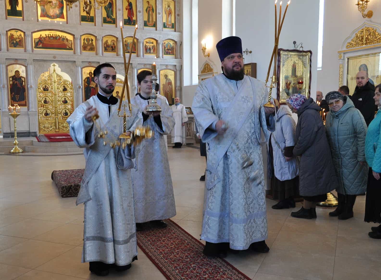 Воскресное богослужение в храме в честь иконы Божией Матери «Всех скорбящих Радость»