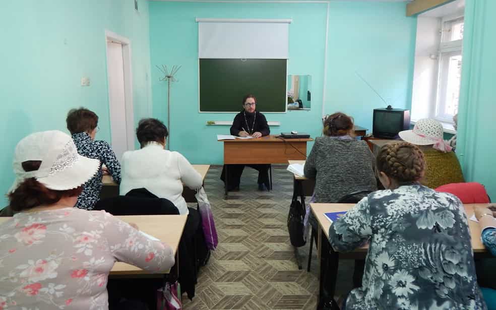 В обществе «Знание» начала работу воскресная православная школа для пожилых людей