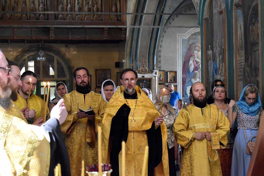 Молебен в Храме Иоанна Предтечи в День семьи, любви и верности