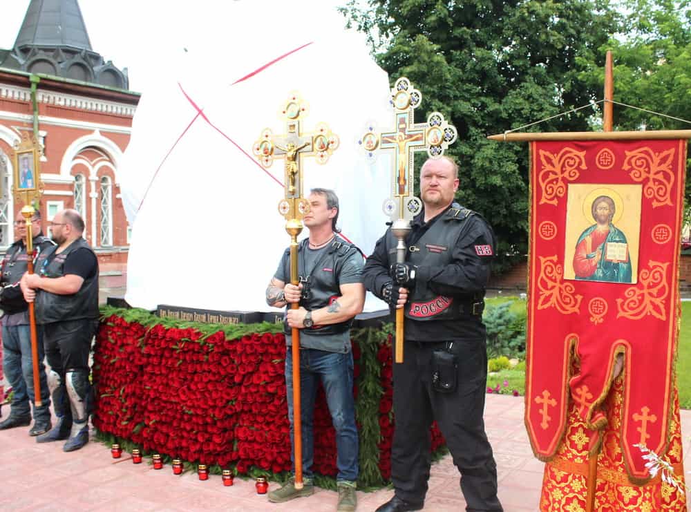 Торжественное открытие памятника Царской семье