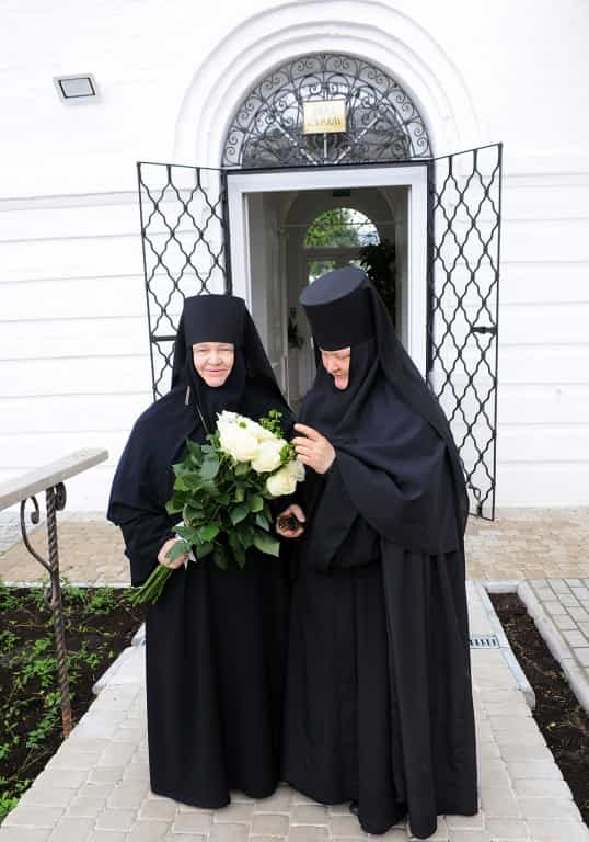 Праздничная Литургия в Преображенском монастыре города Кирова в день обретения мощей святителя Виктора