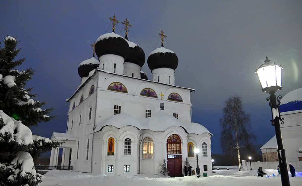 Всенощное бдение в Свято-Успенском кафедральном соборе в канун праздника Крещения Господня