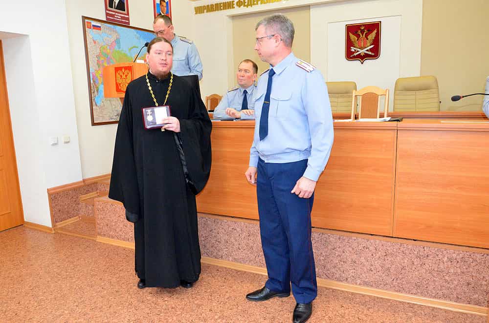 Священнослужители Вятской митрополии награждены ведомственными наградами Уголовно-исполнительной системы
