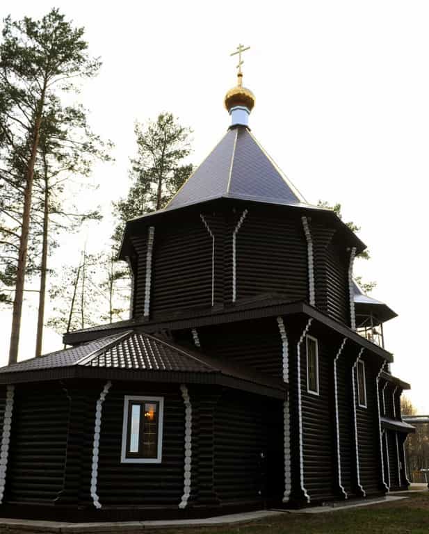 Митрополит Вятский и Слободской Марк совершил всенощное бдение в храме Великомученика Георгия Победоносца в поселке Мирный