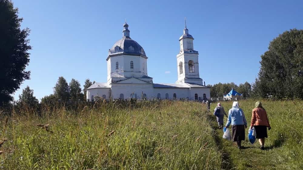 Паломники помолились на престольном празднике храма в честь Казанской иконы Божией Матери