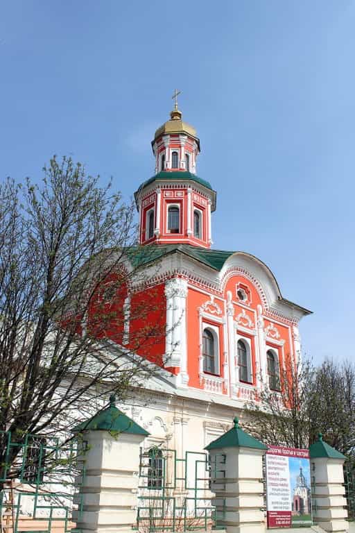 В праздник Радоницы митрополит Марк возглавил богослужения в Троицкой церкви слободы Макарье