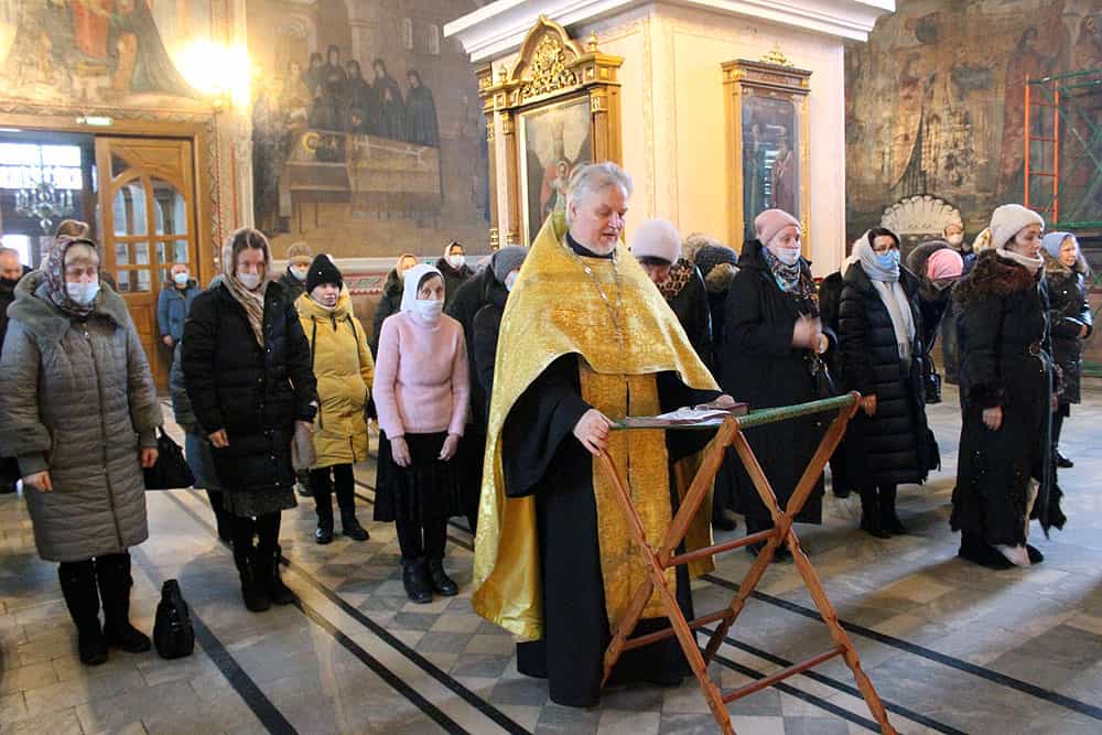В Свято-Успенском кафедральном соборе молитвенно почтили память святителя Спиридона Тримифунтского