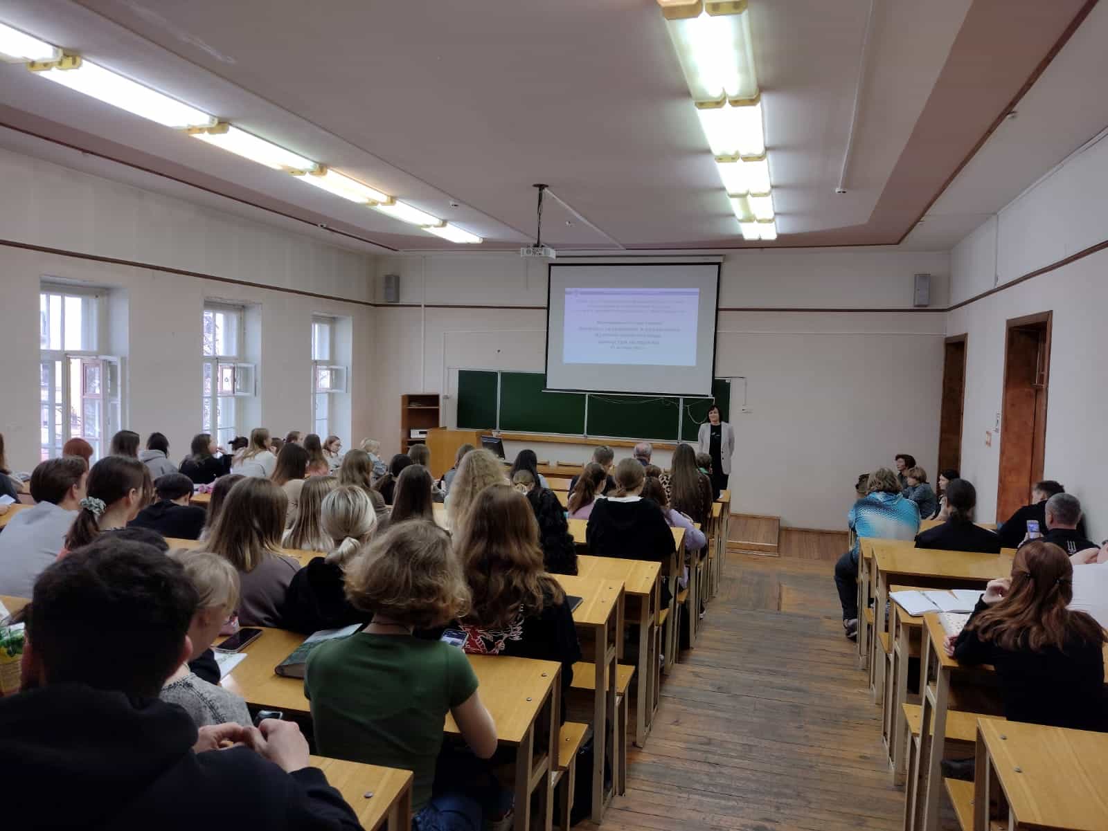 Вопросы сохранения и укрепления духовно-нравственных ценностей среди молодежи