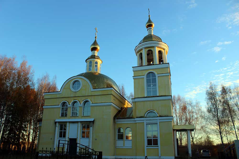 Праздничное Всенощное бдение в Крестовоздвиженском храме поселка Мурыгино