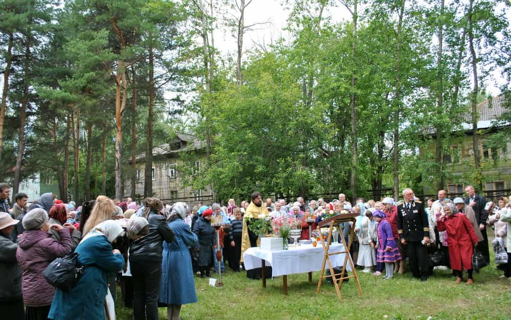 В Нововятске на месте будущего храма в честь иконы Божией Матери «Скоропослушница» состоялся молебен на начало строительства