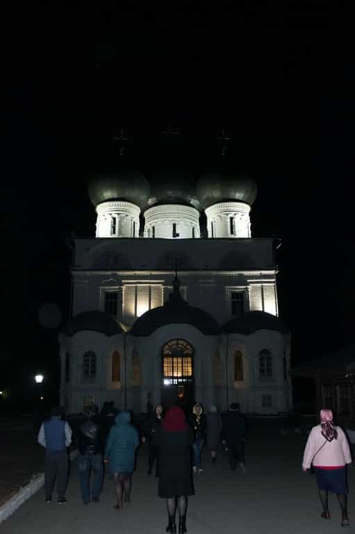 Встреча Светлого Христова Воскресения в Успенском кафедральном соборе города Кирова