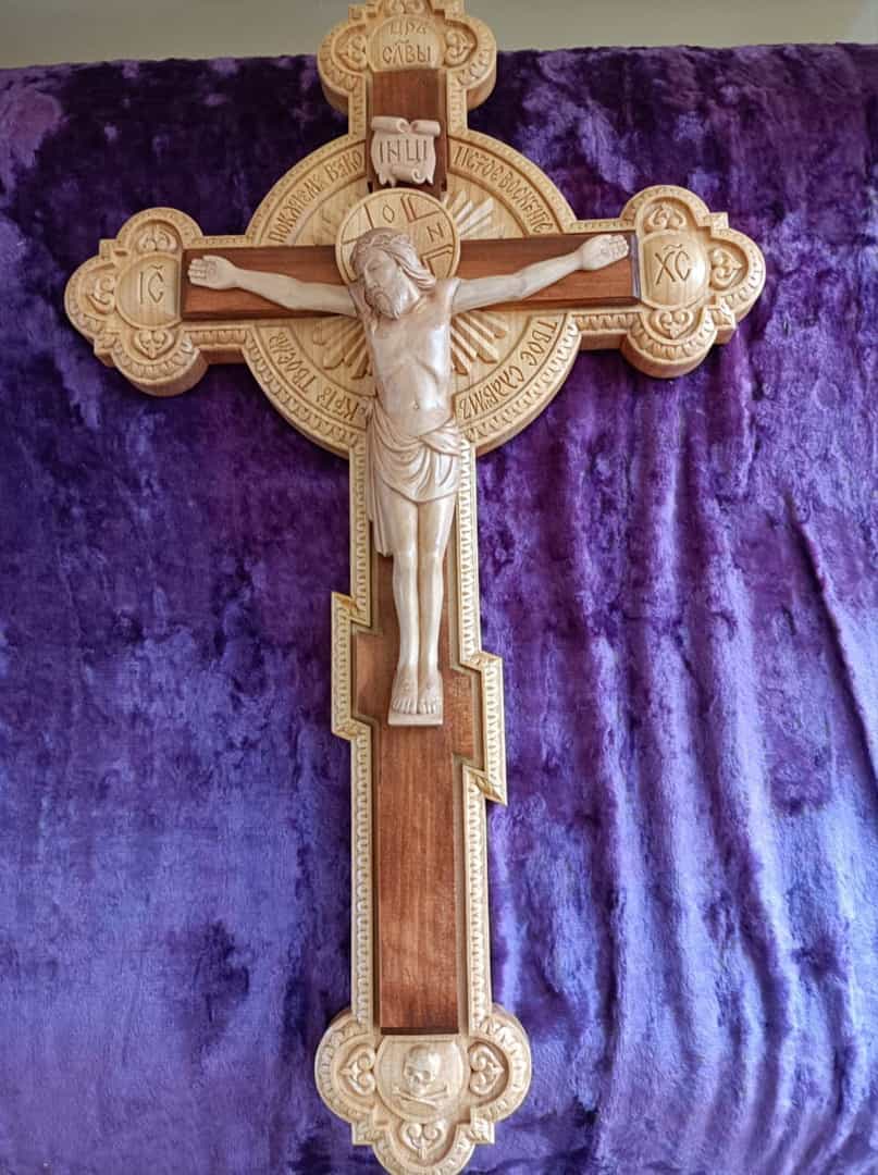 Никольский собор города Котельнича благоукрашен новым напрестольным распятием ручной работы