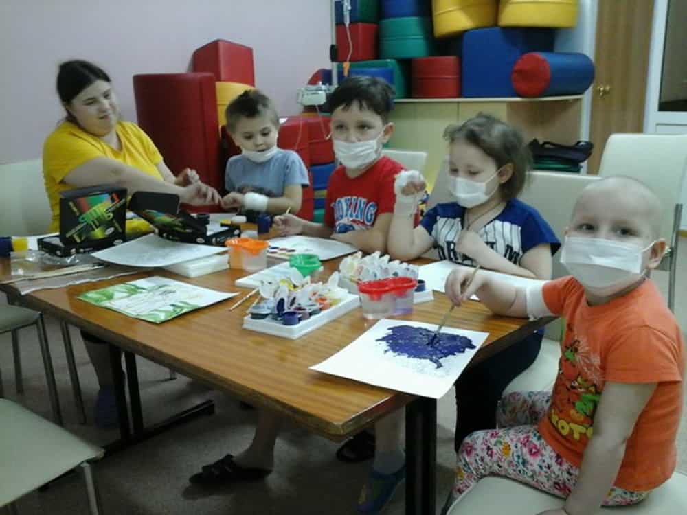 Миссионерский отдел провел творческое занятие «Пасхальная радость» для юных пациентов гематологической клиники ФГБУН «КНИИГиПК ФМБА России»