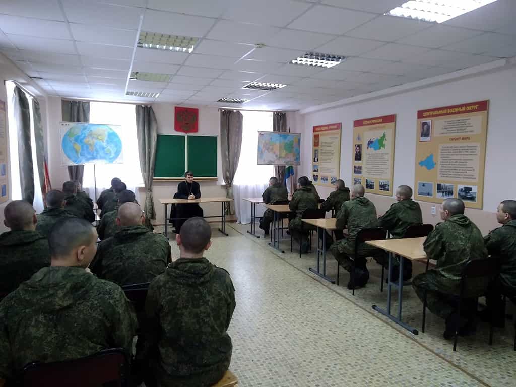 В в/ч 71613 состоялась беседа священника с верующими военнослужащими на тему покаяния