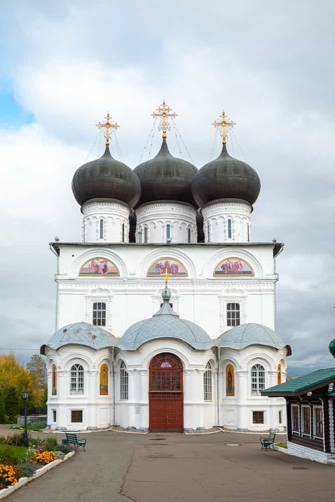 Спортсмены посетили Трифонов монастырь