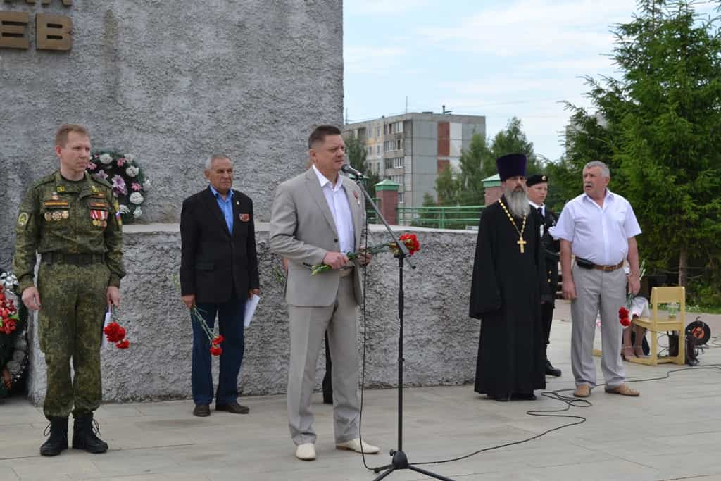 Руководитель Воинского отдела Вятской Епархии поздравил ветеранов боевых действий с праздником