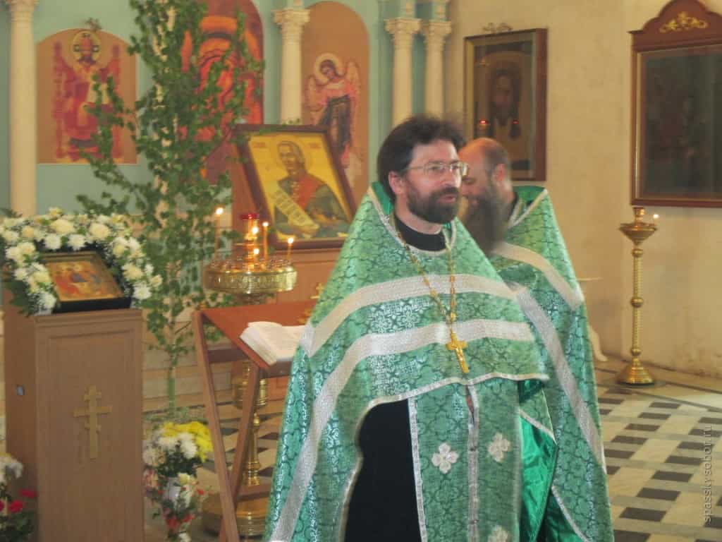 В Спасском соборе состоялось вручение свидетельств об окончании учебы на Богословских курсах