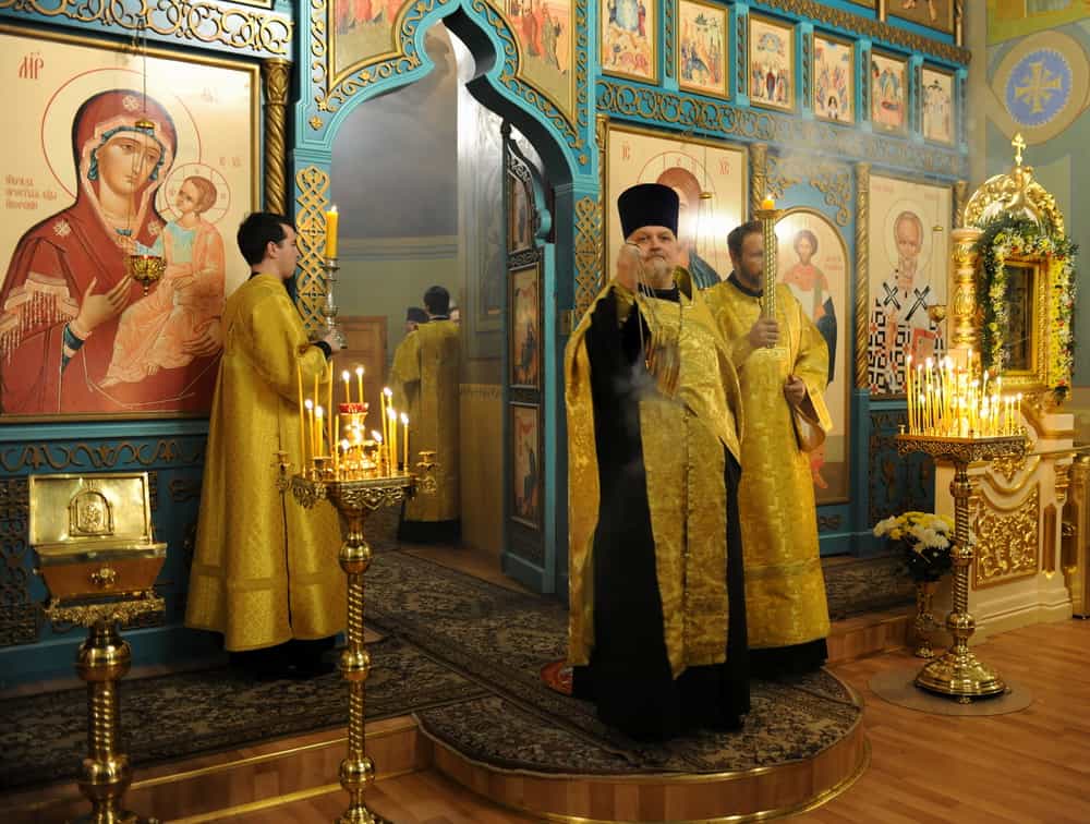 Митрополит Вятский и Слободской Марк возглавил всенощное бдение в Никольской Надвратной церкви Свято-Успенского Трифонова монастыря