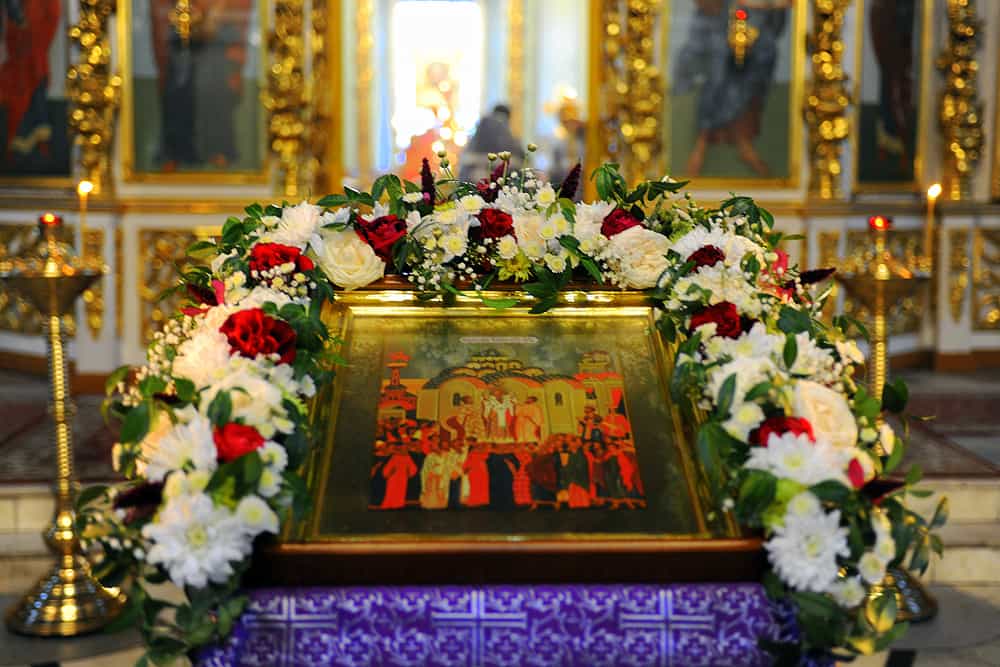 Всенощное бдение в канун праздника Воздвижения Честного и Животворящего Креста Господня в Трифоновом монастыре города Кирова