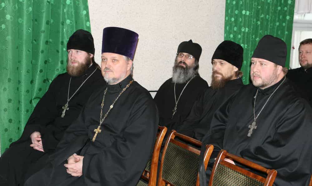 Вручение дипломов выпускникам заочного отделения Вятского Духовного училища