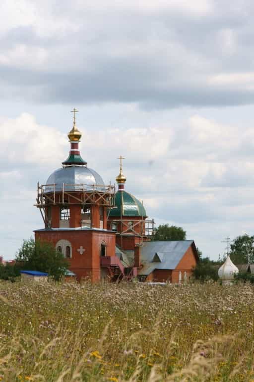 На колокольне Михаило-Архангельской церкви в микрорайоне Радужный г. Кирова установили главку с нитрид-титановым покрытием