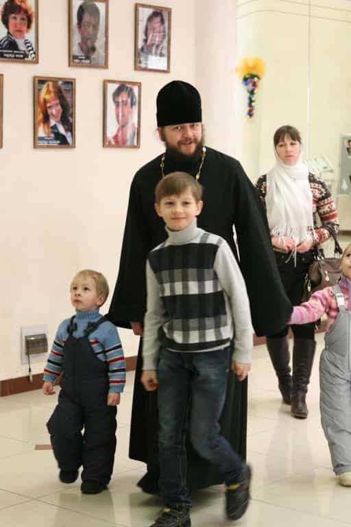 Более 300 детей приняли участие в Рождественской Архиерейской елке