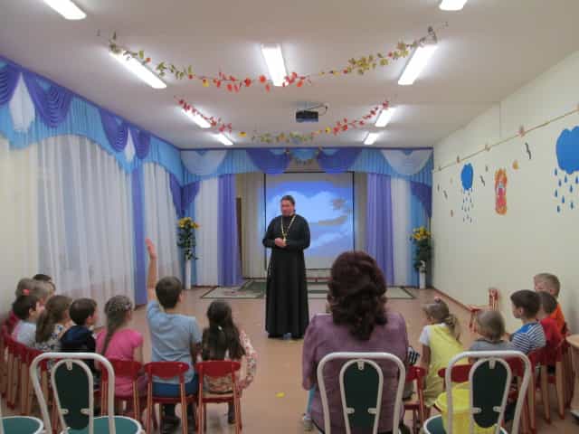 Студенты Вятского Духовного училища провели занятие о добродетелях для воспитанников детского сада