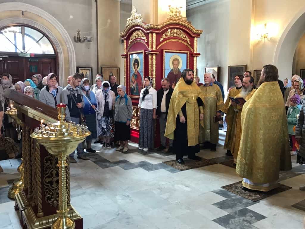 В храме Великомученика и целителя Пантелеимона города Кирова состоялось торжественное освящение новой иконы Пресвятой Богородицы «Всецарица»