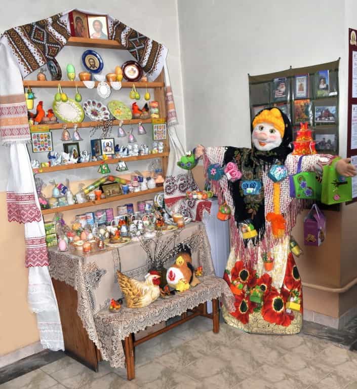 Иконная лавка Всехсвятского собора г. Кирово-Чепецка – участник конкурса «Лучшие пасхальные витрины 2014»