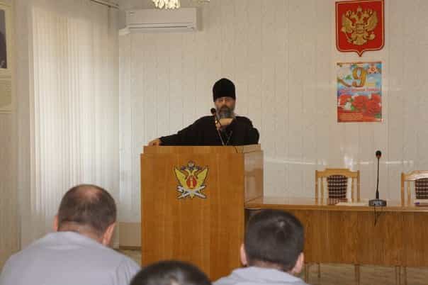 Настоятель храма иконы Божией Матери «Всех скорбящих радость» провел беседу с сотрудниками службы по конвоированию