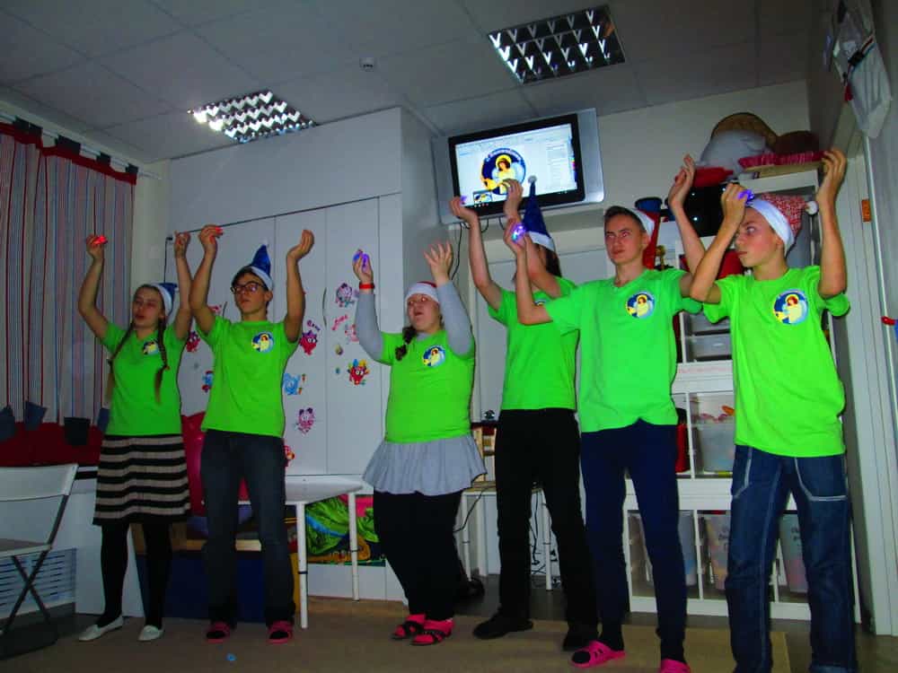 Миссионерский отдел Вятской Епархии и волонтеры Студии «БлагоДать» подарили детям Рождественский праздник