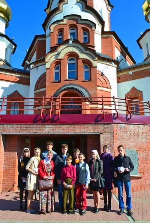 Молодежь храма святых мучениц Веры, Надежды, Любови и матери их Софии раздавала листовки в день святых Петра и Февронии