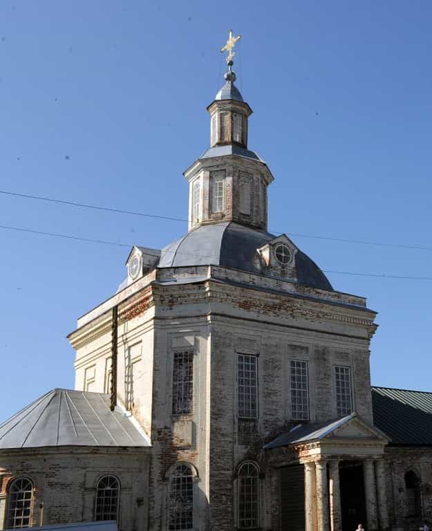 Митрополит Марк возглавил Божественную литургию в Троицком храме поселка Среднеивкино