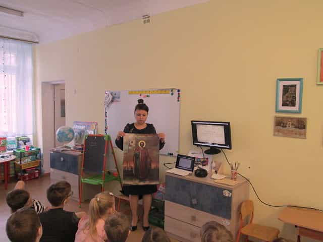 Студенты Вятского Духовного училища познакомили воспитанников детского сада с подвигами святых воинов