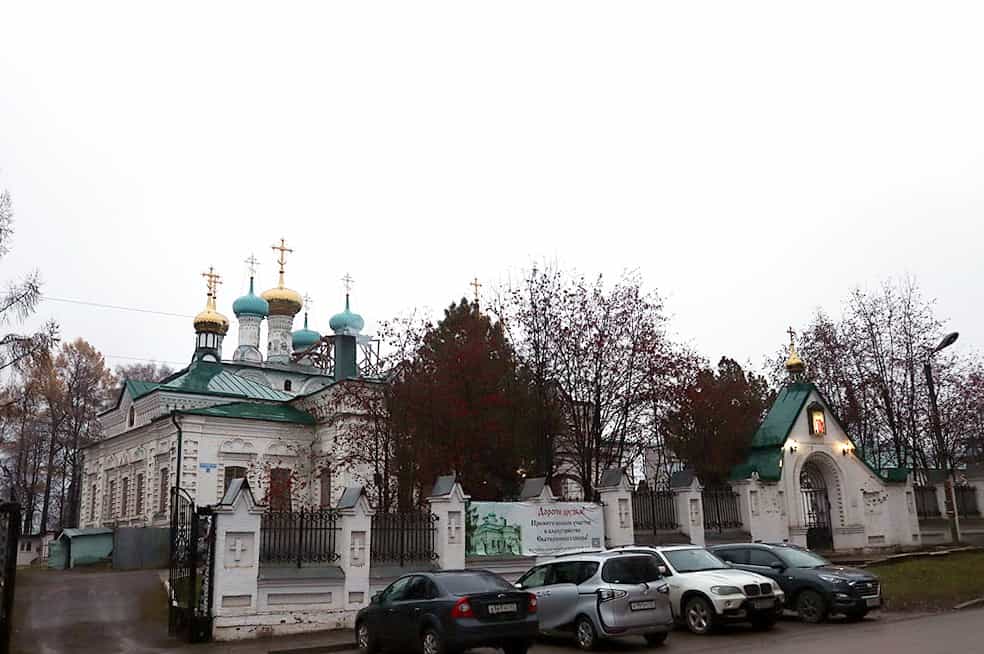 Духовные торжества в праздник Собора новомучеников и исповедников Вятской Митрополии в Екатерининском кафедральном соборе города Слободского