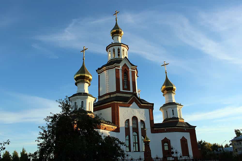 В 75-ю годовщину окончания Второй Мировой войны митрополит Марк и сообщество вятских мотоциклистов почтили память воинов