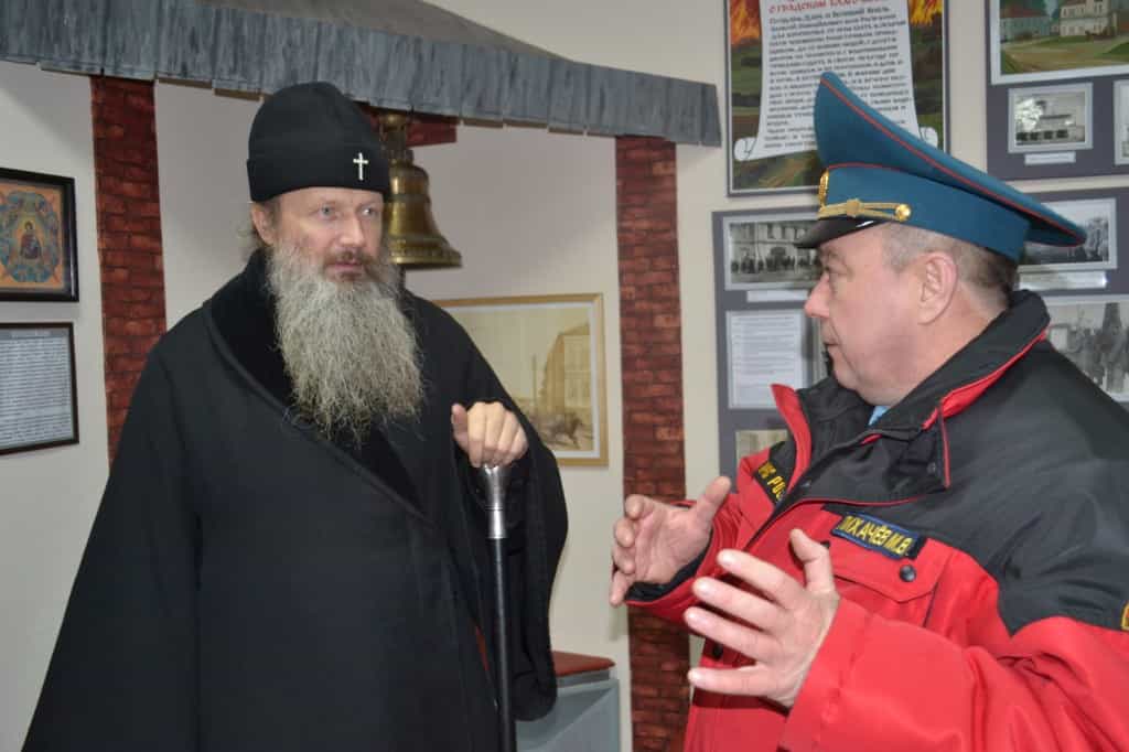 Митрополит Вятский и Слободской Марк посетил музей МЧС