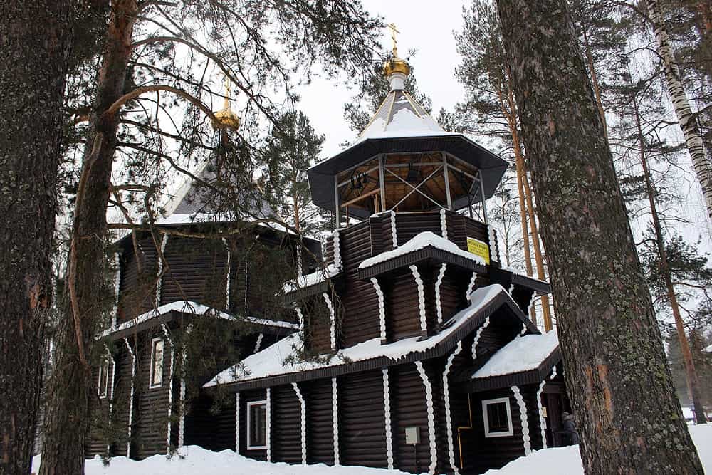 25 февраля 2022 года церковь великомученика Георгия Победоносца пгт. Мирный благоукрасили новые иконы