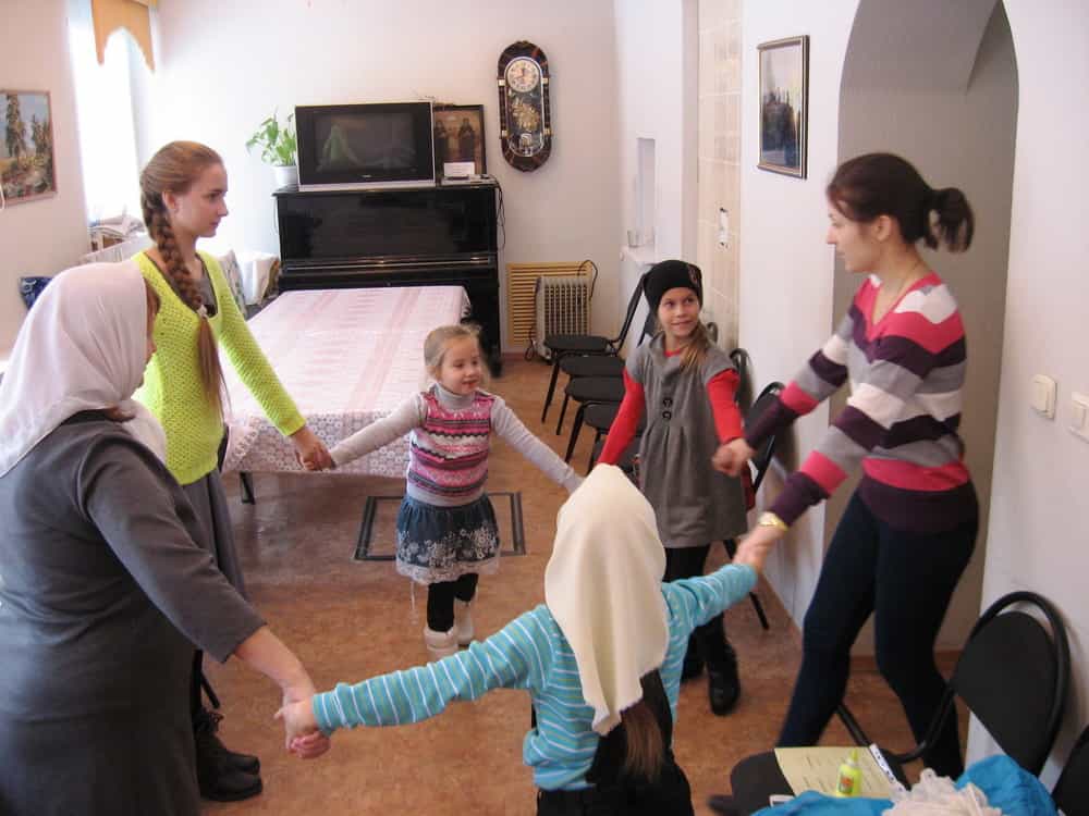 В воскресной школе Екатерининского кафедрального собора г. Слободского состоялась игра «Под Покровом Богородицы»