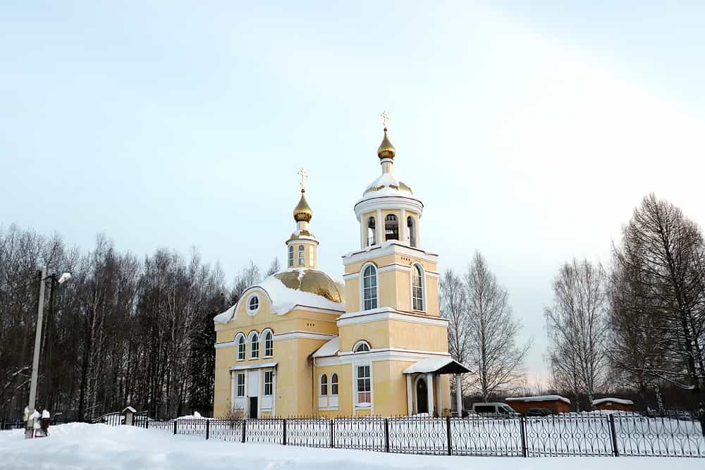 Праздничное Всенощное бдение в Крестовоздвиженском храме поселка Мурыгино
