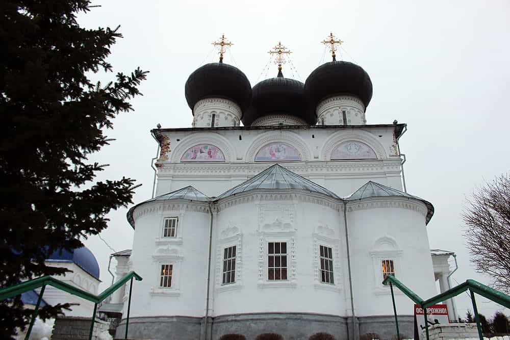 Состоялась торжественная встреча великих святынь в храме святых мучениц Веры, Надежды, Любови и Софии города Кирова