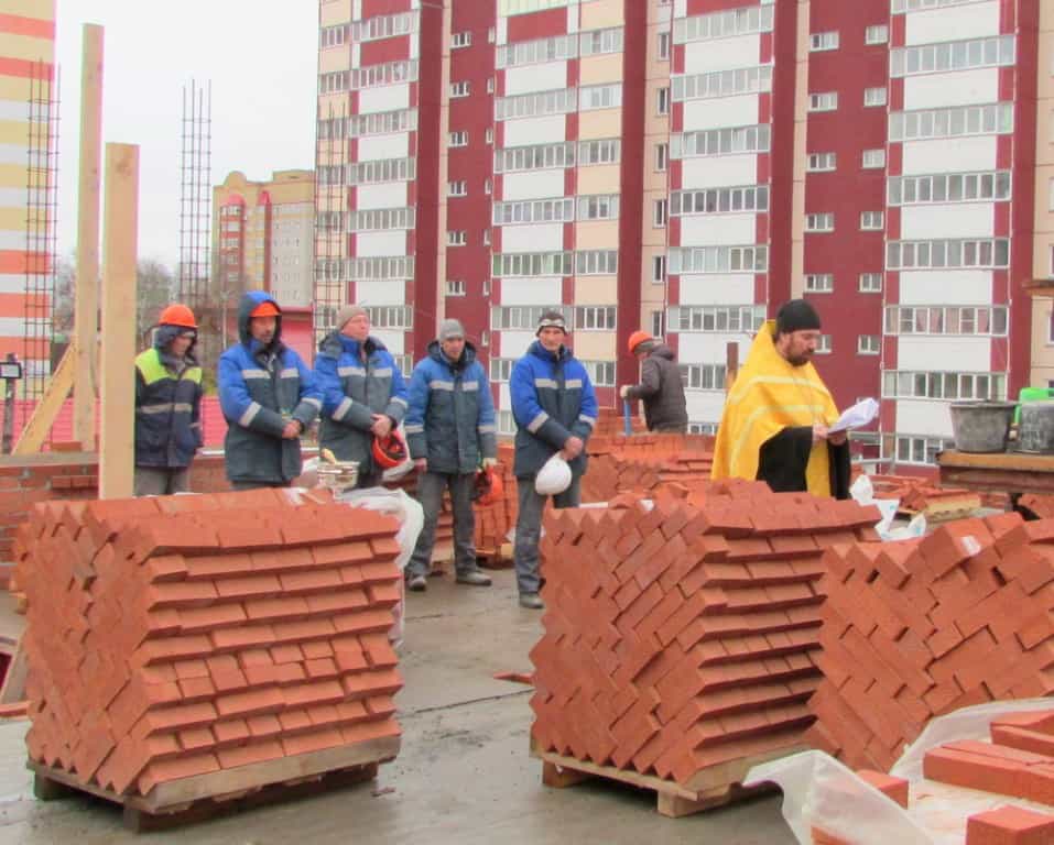 На территории строящегося храма в честь Сорока мучеников Севастийских состоялся молебен