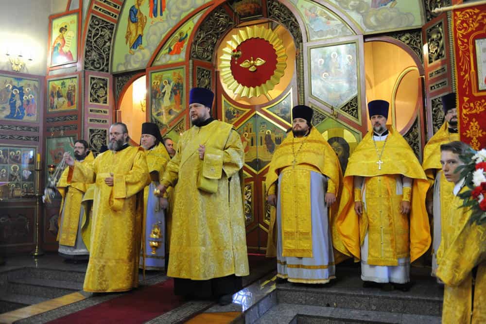 В день 73-летия окончания Второй мировой войны митрополит Вятский и Слободской Марк совершил Литургию и панихиду в храме Веры, Надежды, Любови и матери их Софии