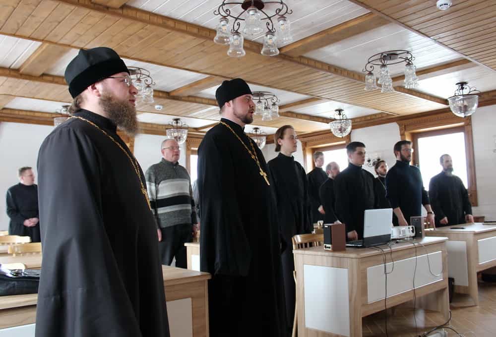 В Вятском Духовном училище состоялась встреча с духовником епархиального отдела по вопросам семьи, защиты материнства и детства иереем Игорем Шиляевым