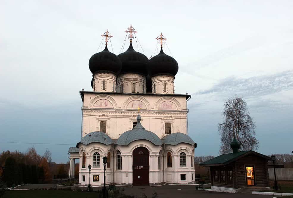 Утреня заупокойная накануне Покровской родительской субботы в Свято-Успенском кафедральном соборе