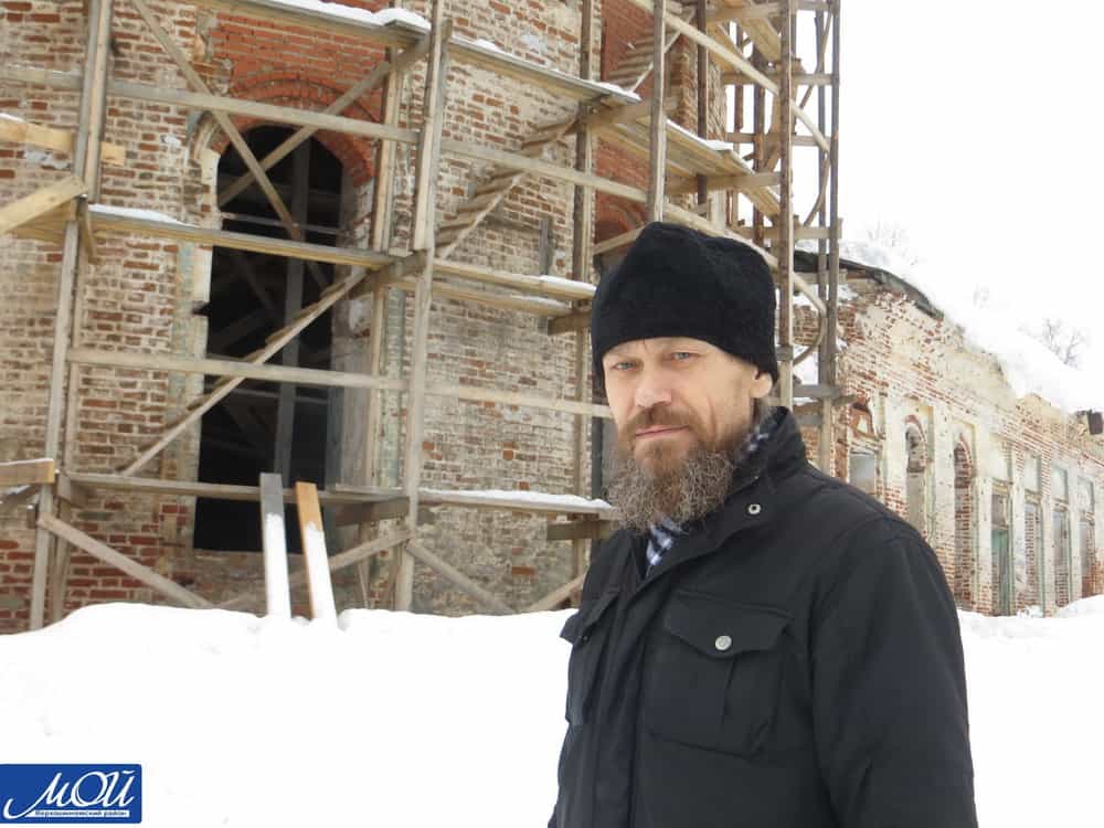 В Верхошижемье продолжается восстановление храма Троицы Живоначальной