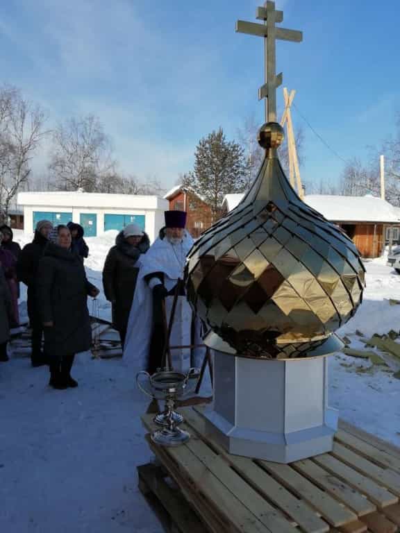 Завершен основной этап строительства и освящен купол церкви Иконы Почаевской Божией Матери поселка Гирсово